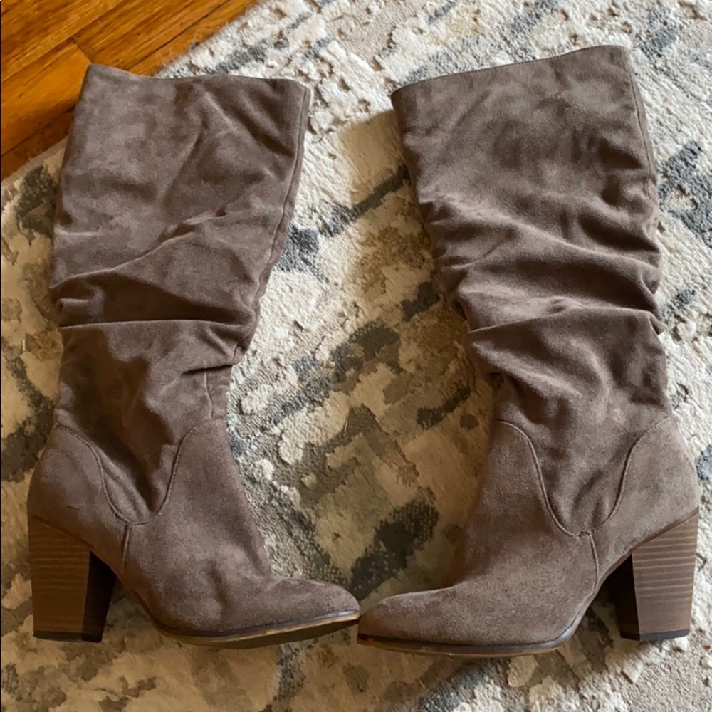 Grey 12” tall 3” heel universal tread slouchy boat